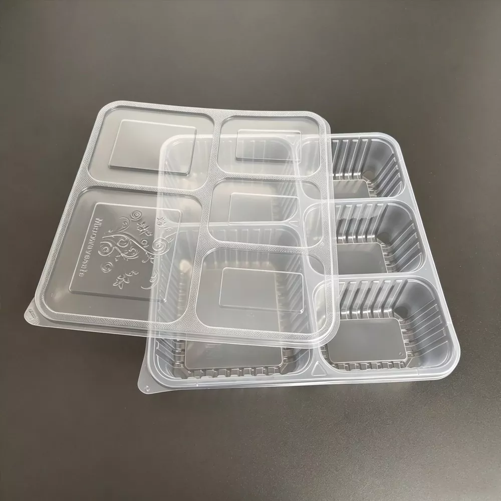 Korduvkasutatav plastikust lõunakarp koos lahtritega